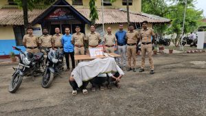कसुरा रोडवरील गणपती मंदिराजवळ दोन मोटारसायकलवर ४ अज्ञात इसम हे आले व त्यांनी फिर्यादीला थांबवून त्याला चाकूवा धाक दाखवून त्याच्या हातातील दोन चांदीच्या अंगठया मोबाईल व बजाज पल्सर मोटारसायकल क्रमांक एमएच-३०बिटी-९२३८ असा एकूण ७०,०००/रू वा मुददेमाल जबदरस्ती घेवून पळून गेले. अशा रिपोट वरून गुन्हा दाखल करून तपास सुरू केला.

तपासामध्ये मिळालेल्या गोपनिय माहितीवरून
